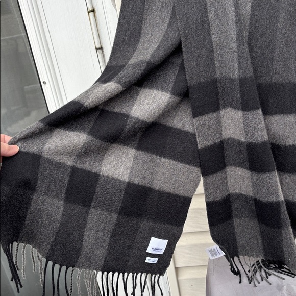 Burberry London England Black Gray Red Check 100% Cashmere Scotland Scarf - Picture 8 of 11